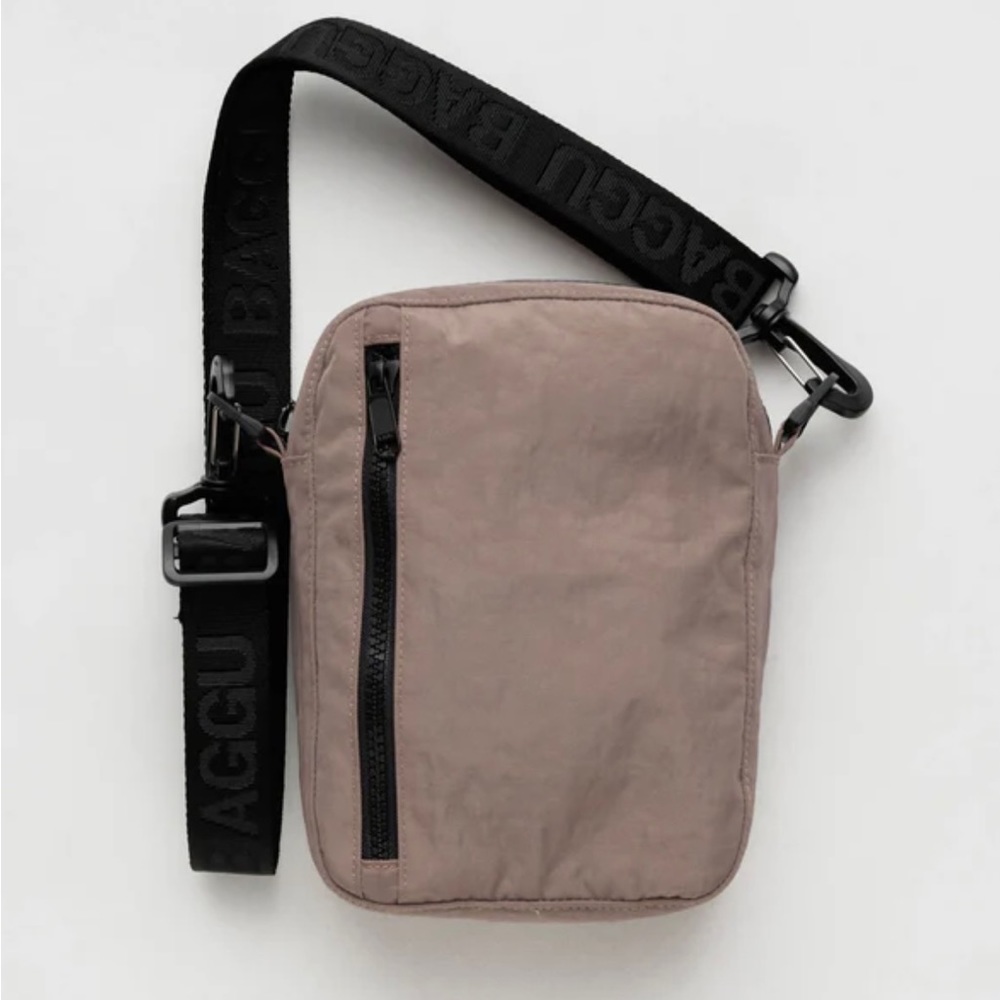 BAGGU Sport Crossbody Bag - vertical crossbody